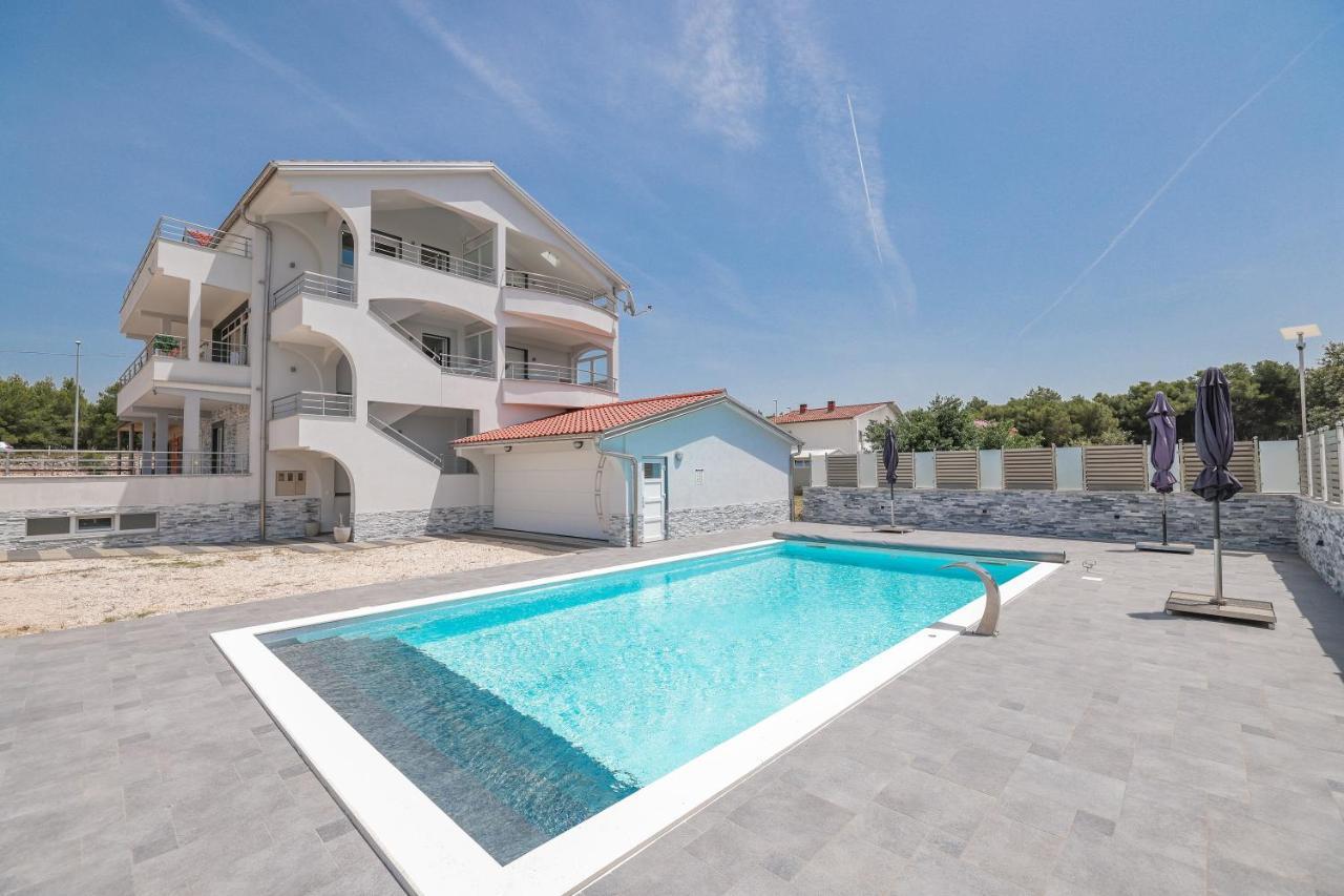 Apartments Nicola With Private Pool Bibinje Eksteriør bilde