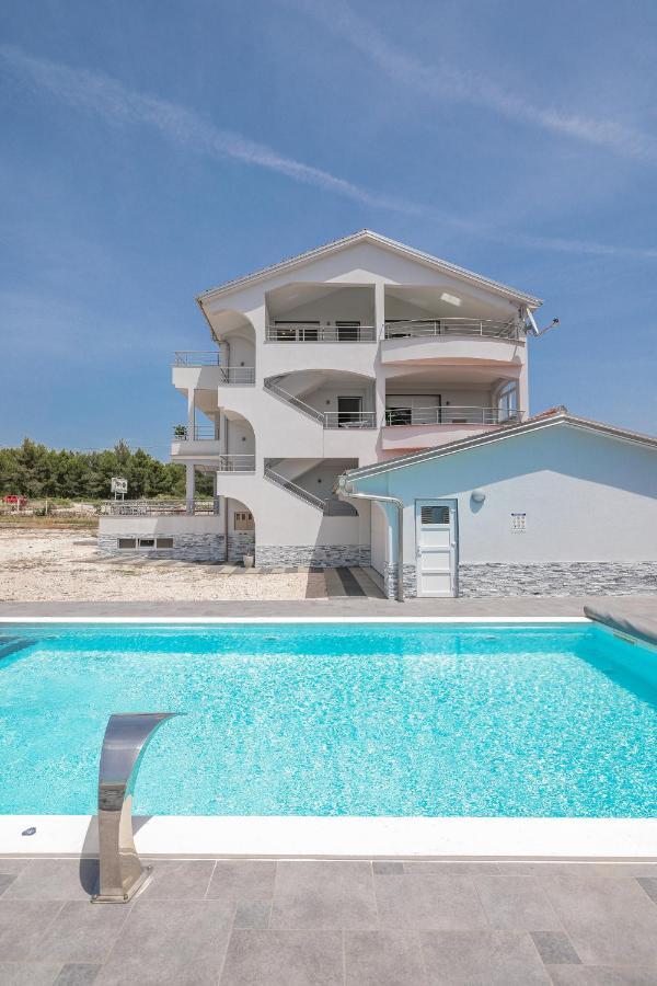 Apartments Nicola With Private Pool Bibinje Eksteriør bilde